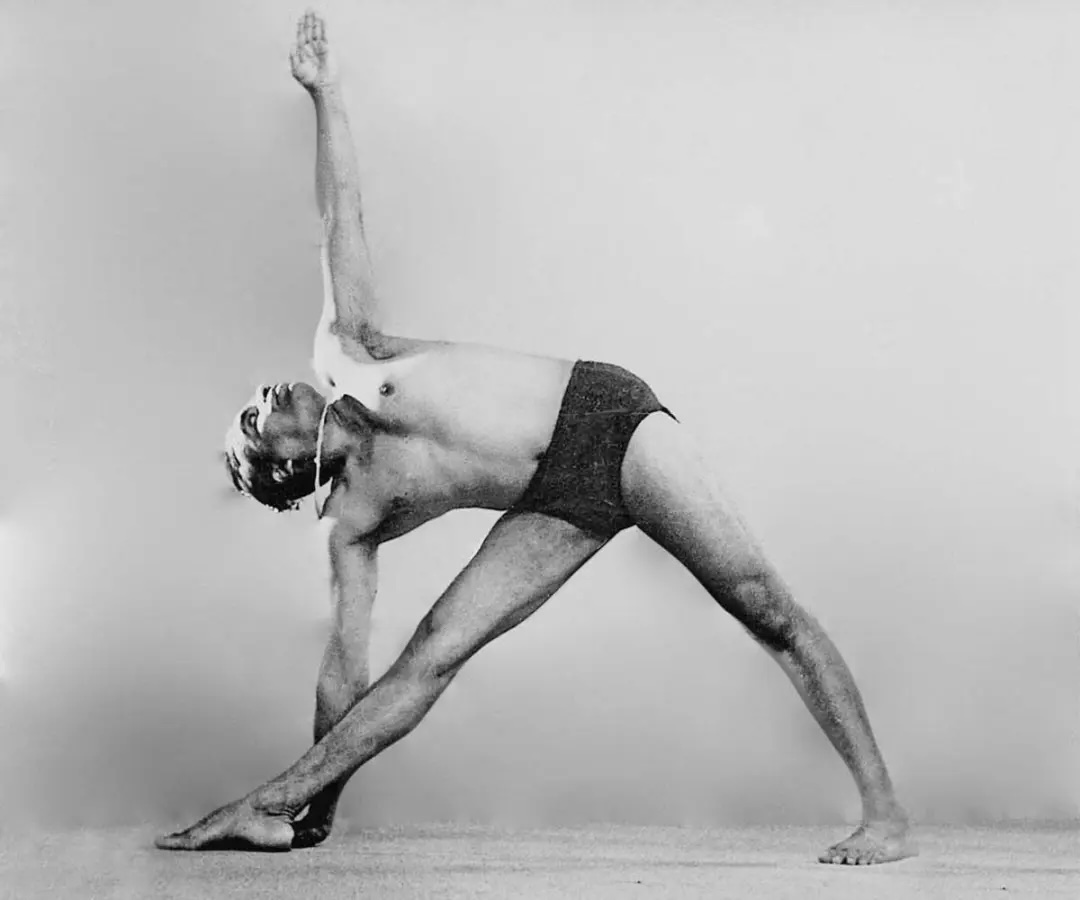 trikonasana